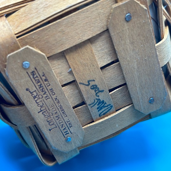 Longaberger Dresden 2005 basket with plastic liner - Picture 4 of 5